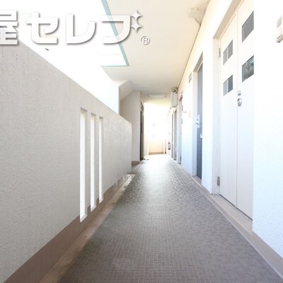 
						きれいにしている廊下です。