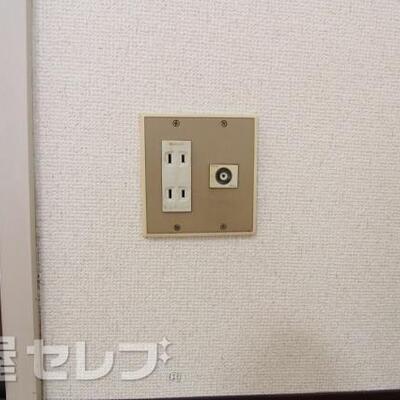 
						リビングでテレビが見れますよ