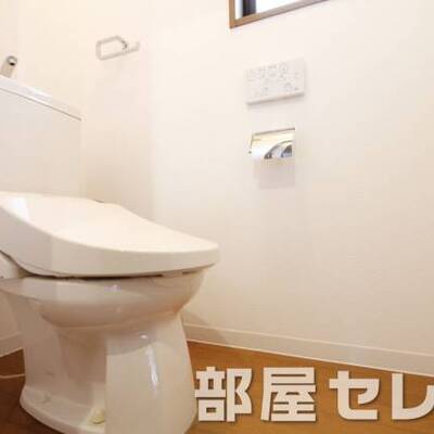 
						温水洗浄便座。