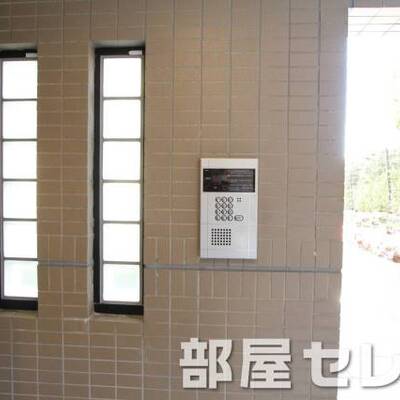 
						オートロック完備。