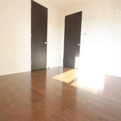 
						真ん中のお部屋です