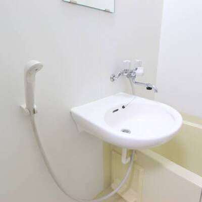 
						鏡もついてます