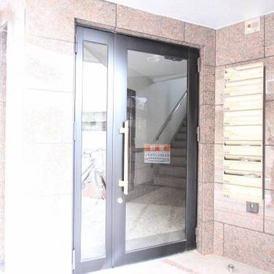 
						オートロックもついてます