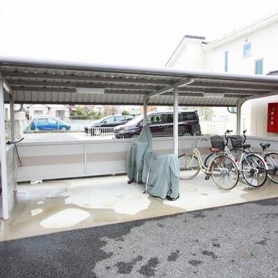 
						駐輪場です。