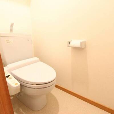 
						トイレは使いやすい個室タイプ