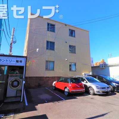 
						タイル貼りな外観です。