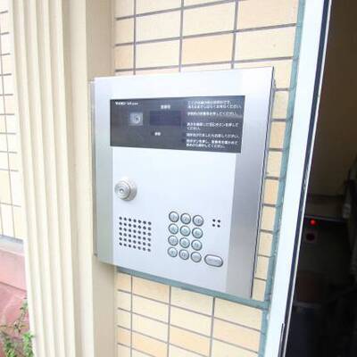 
						オートロックでセキュリティバッチリ。