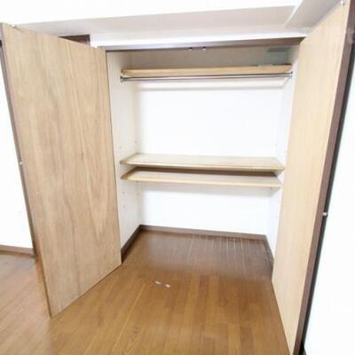 
						収納しやすく仕切られたクローゼット。
