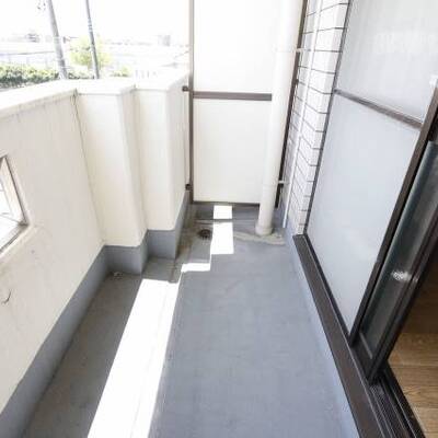 
						日当たりの良いベランダです。