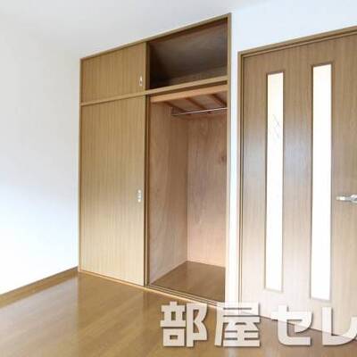 
						大容量クローゼット。