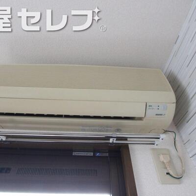 
						冷暖房エアコン。