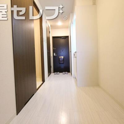 
						ハンガー掛け。