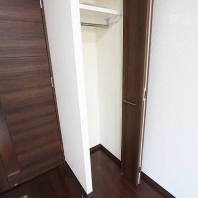 
						使用率高めの服を入れましょう。