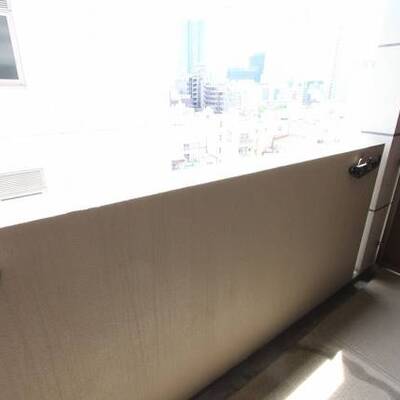 
						バルコニーから名駅が見えます。