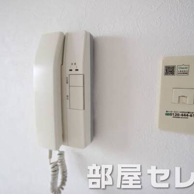 
						インターホン。