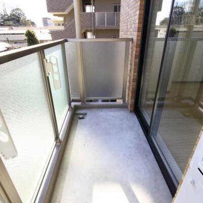 
						階数により壁紙のデザインが異なります