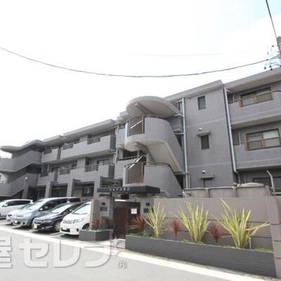 
						タイル張りのしっかりとした外観です。