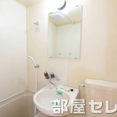 
						洗面台完備です。