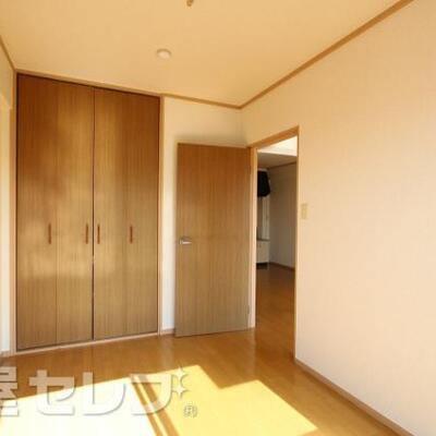 
						風通しの良い居室です。