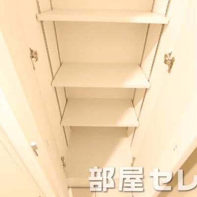 
						シューズボックスで玄関スッキリ