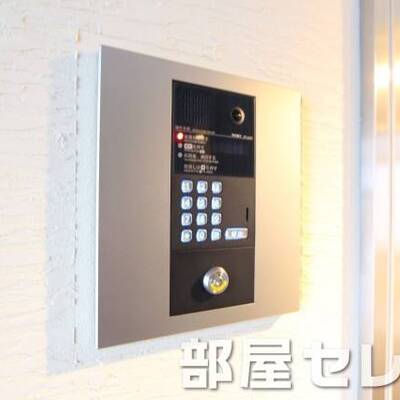 
						オートロックで安心です。