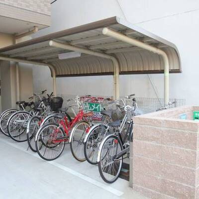 
						駐輪場