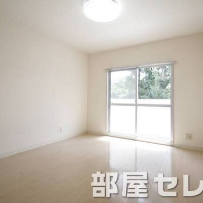 
						白を基調にしたお部屋です。