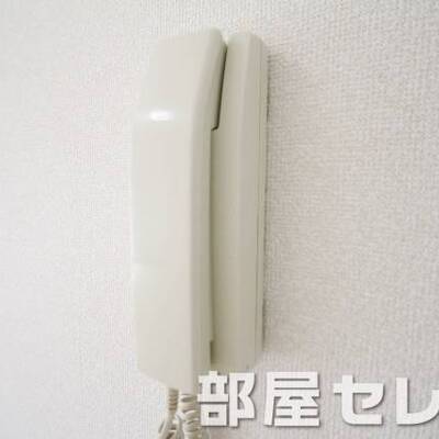 
						インターホン。
