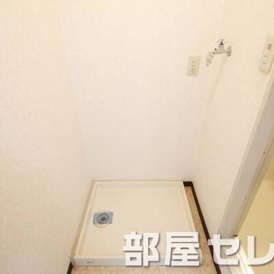 
						洗濯機置き場はこちらへ。
