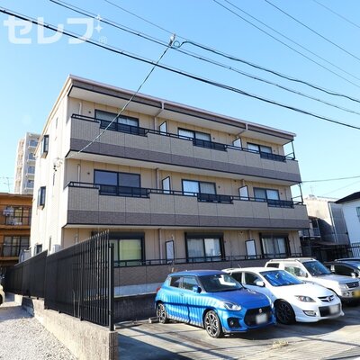 
						3階建て