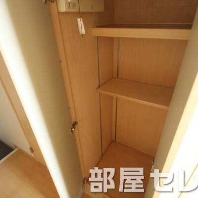 
						ローカ収納。