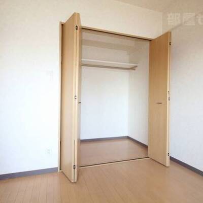 
						※402号室内装写真参照