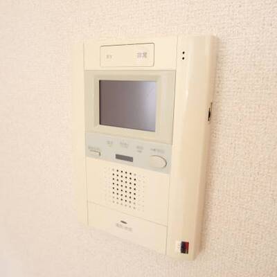 
						テレビモニター付きインターホンで安心です