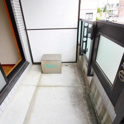 
						物干しが下についていて洗濯物が目立ちません。