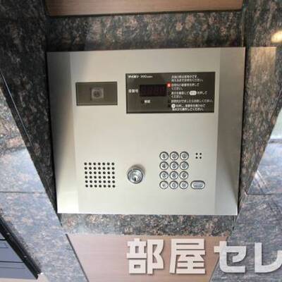 
						オートロックで安心。