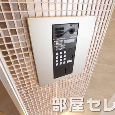 
						オートロックで安心。