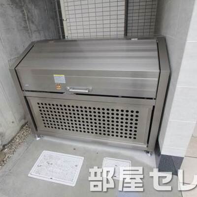 
						ゴミ置き場は近いのが便利。