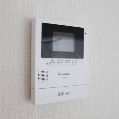 
						テレビモニター付きインターホンです