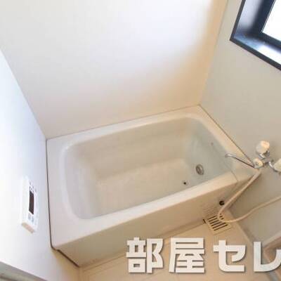 
						お風呂に小窓があります。