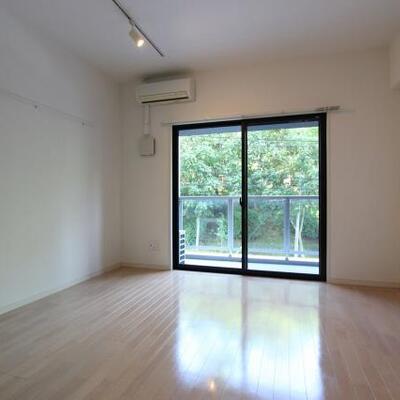 
						明るいお部屋。