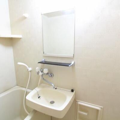 
						棚があるので使いやすいです。