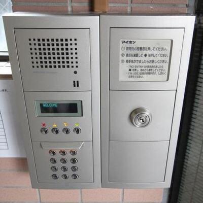 
						安心・安全のオートロック付きです。