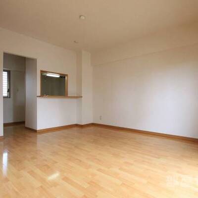 
						広いお部屋です