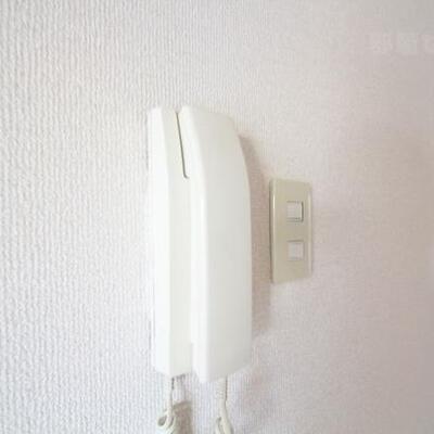 
						玄関で応対しないので安心です。
