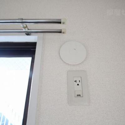 
						エアコン穴あります。