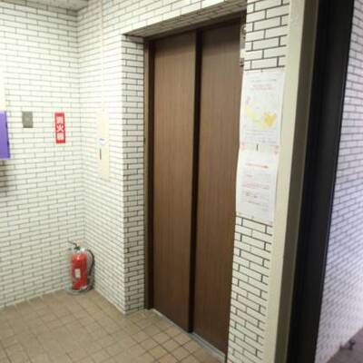 
						エレベーターあります。