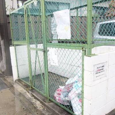 
						敷地内ゴミ捨て場。