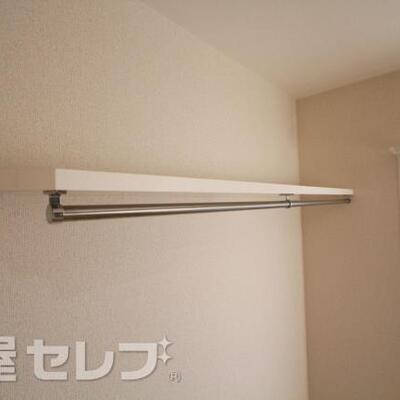 
						お洋服を沢山かけれますよ。