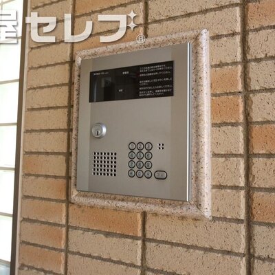 
						オートロックで安心。