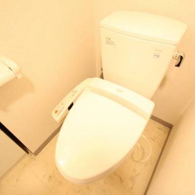 
						ウォシュレット付きのお手洗いです。